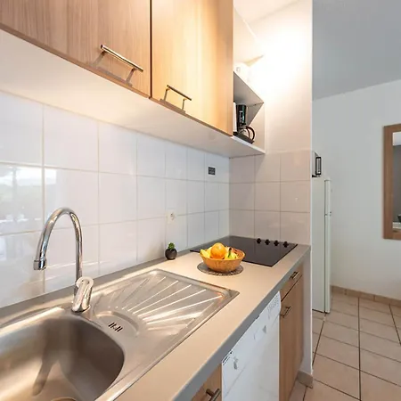 5-guest With Terrace In Loire *